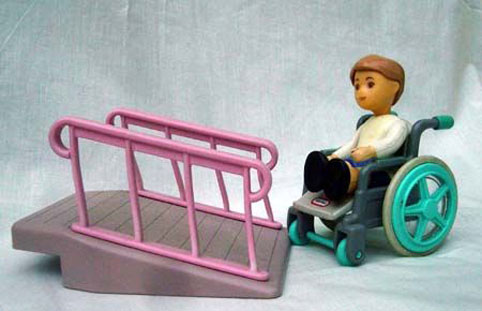 fauteuil roulant et rampe, jouets plastiques